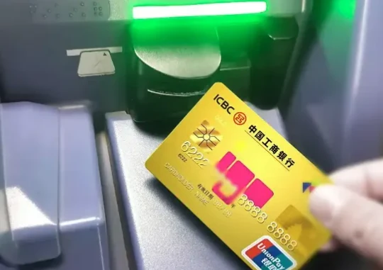 喔刷POS机：还陷在零押金零流量费POS机的坑中无法自拔？